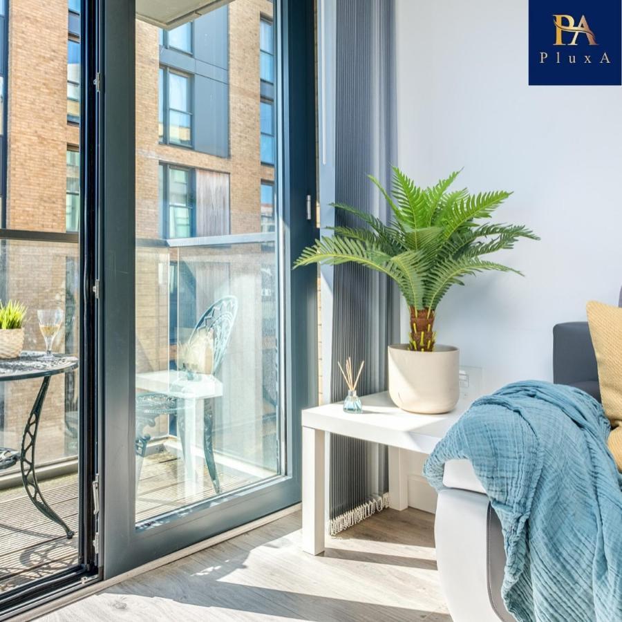 Pluxa Vivid Veranda Beautiful City Centre Apartment With Free Parking Birmingam Exterior foto
